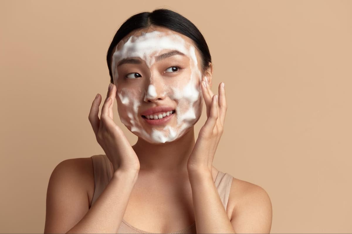 Pore-Clogging Ingredients Checker: Strongest Options & Key Considerations